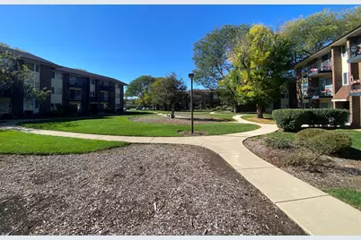 5S100 Pebblewood Lane #D10, Naperville, IL 60563 - Photo 17