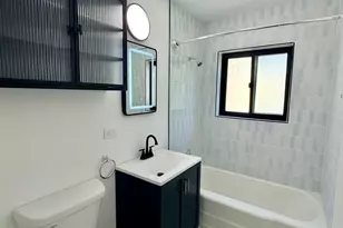 526 W Roscoe St, Chicago, IL 60657 - Photo 11
