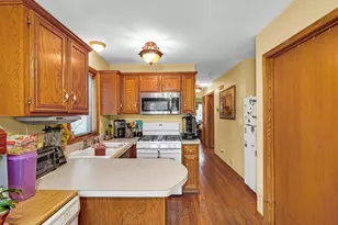 9316 S 54th Ave, Oak Lawn, IL 60453 - Photo 7
