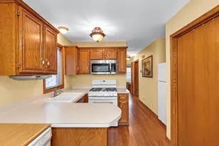 9316 S 54th Ave, Oak Lawn, IL 60453 - Photo 9