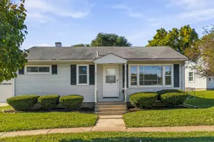 131 Riverside Dr, Montgomery, IL 60538 - Photo 1