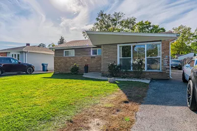 840 N Craig Place, Addison, IL 60101 - Photo 1