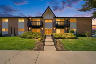 19a Kingery Quarter, Willowbrook, IL 60527 - Photo 1