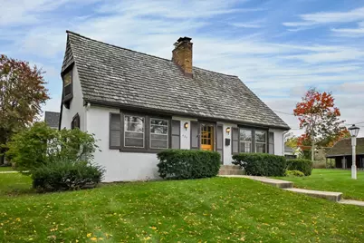 426 E Prairie Avenue, Wheaton, IL 60187 - Photo 1