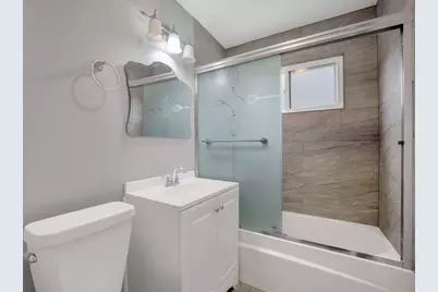 318 E Maple Avenue, Roselle, IL 60172 - Photo 13