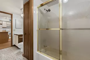 649 N Briar Hill Ln, Addison, IL 60101 - Photo 11
