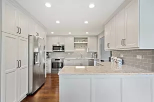 5 Oak Brook Club Dr, Oak Brook, IL 60523 - Photo 3