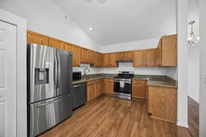 121 Commons Court, Wheeling, IL 60090 - Photo 3