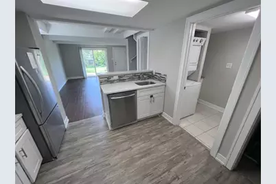 313 Meadow Green Lane #313, Round Lake Beach, IL 60073 - Photo 3