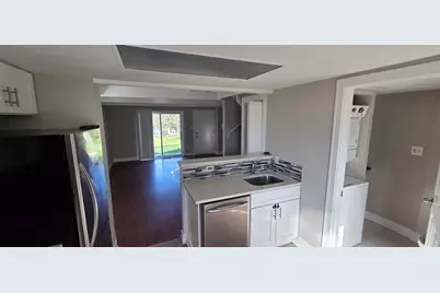 313 Meadow Green Lane #313, Round Lake Beach, IL 60073 - Photo 5