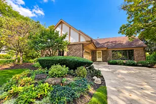 3 Alexandria Dr, Vernon Hills, IL 60061 - Photo 1