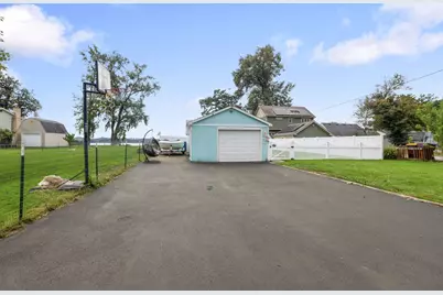 827 W Northeast Shore Drive, McHenry, IL 60051 - Photo 13