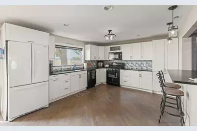 827 W Northeast Shore Drive, McHenry, IL 60051 - Photo 5