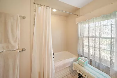 575 E 12th Street, Lockport, IL 60441 - Photo 17