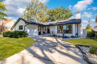 9525 Parkside Avenue, Oak Lawn, IL 60453 - Photo 1