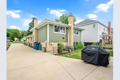 570 W Crockett Avenue, Elmhurst, IL 60126 - Photo 21