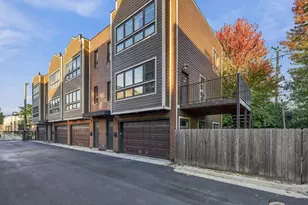 2957 W Cornelia Ave, Chicago, IL 60618 - Photo 1