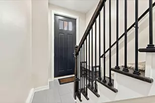 2957 W Cornelia Ave, Chicago, IL 60618 - Photo 3