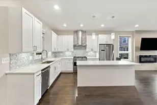 2957 W Cornelia Ave, Chicago, IL 60618 - Photo 13
