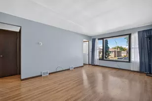 2829 W 101st St, Evergreen Park, IL 60805 - Photo 7