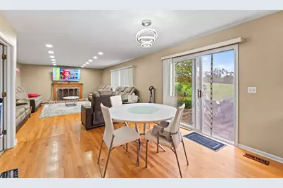 1381 Callen Lane, Des Plaines, IL 60016 - Photo 5