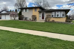 801 E Greenwood Dr, Mount Prospect, IL 60056 - Photo 1