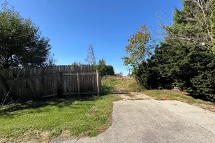 41W815 Laurel Dr, Saint Charles, IL 60175 - Photo 1