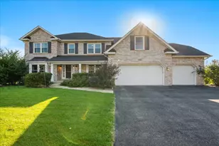 558 Bailey Dr, Batavia, IL 60510 - Photo 1