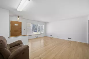5323 Enfield Ave, Skokie, IL 60077 - Photo 3
