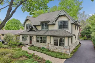 512 Oak St, Libertyville, IL 60048 - Photo 1