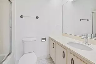 7141 N Kedzie Ave, Chicago, IL 60645 - Photo 13