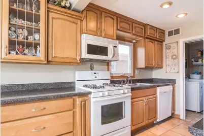 8316 W Oak Avenue, Niles, IL 60714 - Photo 5