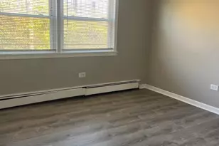 10917 S Lloyd Dr, Worth, IL 60482 - Photo 9