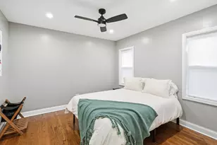 7450 S Bennett Ave, Chicago, IL 60649 - Photo 9