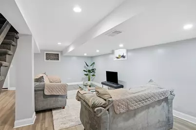7450 S Bennett Avenue, Chicago, IL 60649 - Photo 17