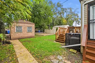 7450 S Bennett Ave, Chicago, IL 60649 - Photo 21
