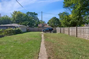 10100 S Bensley Ave, Chicago, IL 60617 - Photo 23