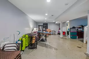 10100 S Bensley Ave, Chicago, IL 60617 - Photo 17