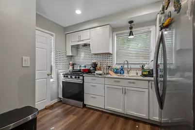 10100 S Bensley Avenue, Chicago, IL 60617 - Photo 9