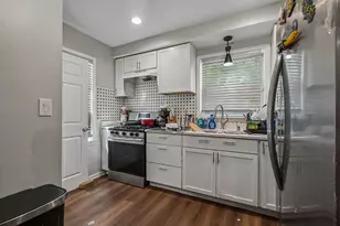 10100 S Bensley Ave, Chicago, IL 60617 - Photo 9