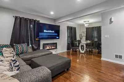 10100 S Bensley Avenue, Chicago, IL 60617 - Photo 7