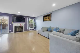 675 Waterford Dr, Hanover Park, IL 60133 - Photo 5