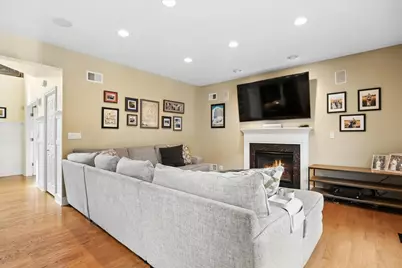 33147 N Lake Shore Drive, Grayslake, IL 60030 - Photo 9