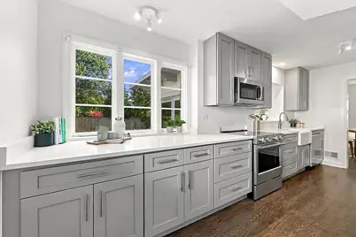 2111 Lincolnwood Drive, Evanston, IL 60201 - Photo 9