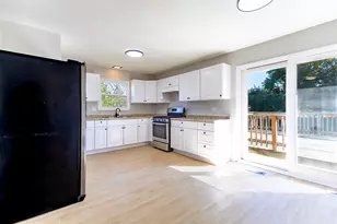 17751 Hillcrest Dr, Country Club Hills, IL 60478 - Photo 5