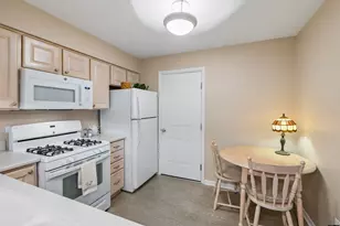 8220 Mulberry Ct, Palos Hills, IL 60465 - Photo 9