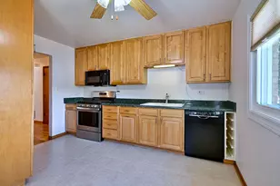 300 Wisconsin Dr, Des Plaines, IL 60016 - Photo 7