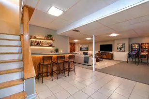 300 Wisconsin Dr, Des Plaines, IL 60016 - Photo 17