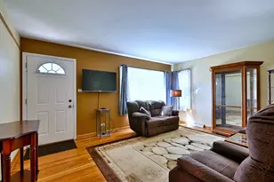 300 Wisconsin Dr, Des Plaines, IL 60016 - Photo 5