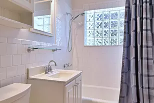 300 Wisconsin Dr, Des Plaines, IL 60016 - Photo 11